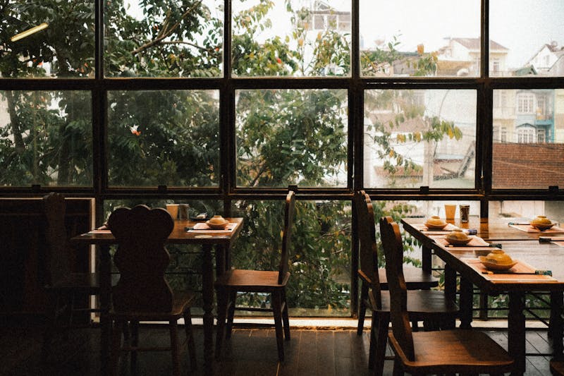 Wing Snob restaurant interior and dining experience